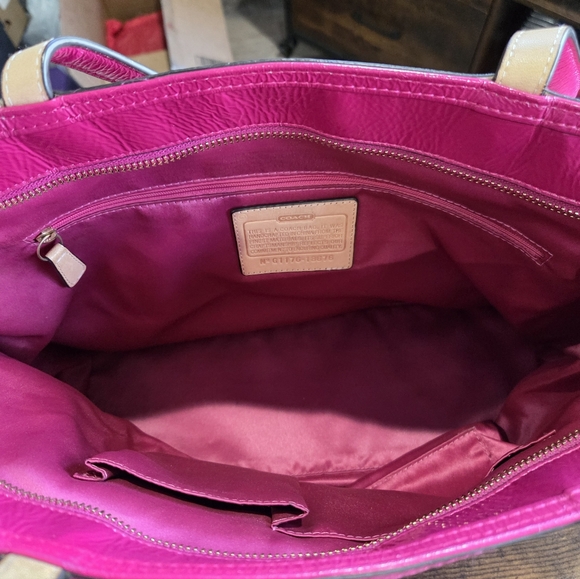 Coach Poppy Signature Quilted Tote NWT - Picture 8 of 11